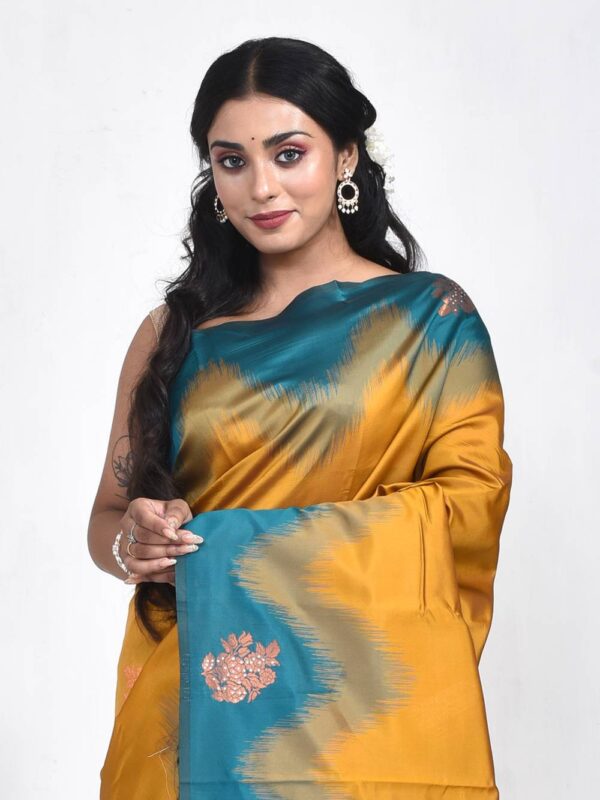 Golden Semi Silk Kanjeevaram Saree - Image 6