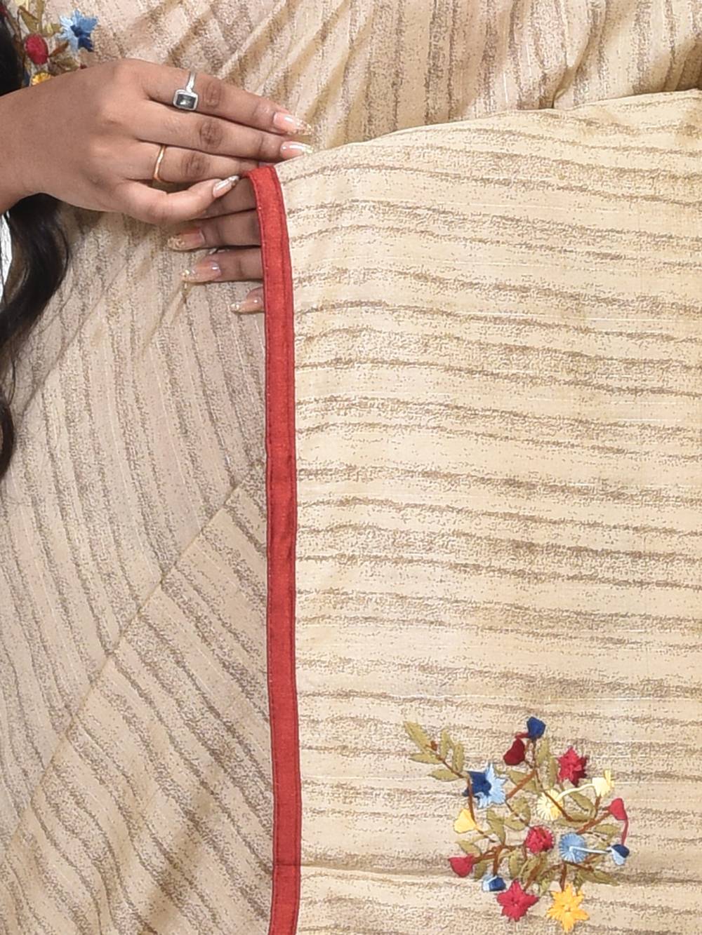 Cream Semi Tussar Hand Embroidered Saree - Image 5
