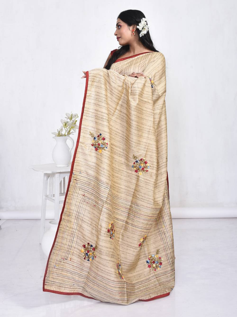 Cream Semi Tussar Hand Embroidered Saree - Image 4