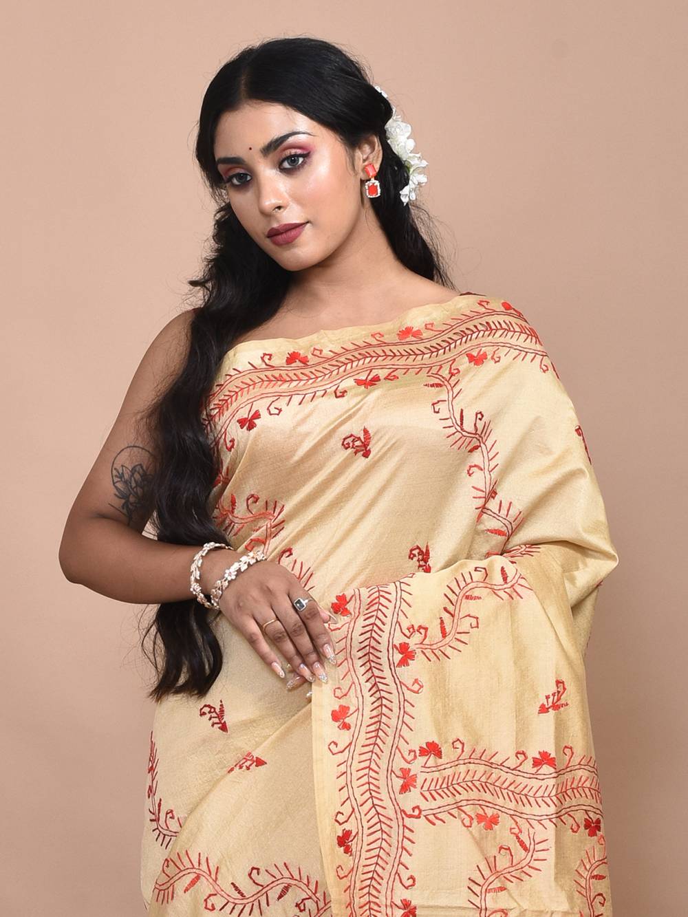 Beige & Red Semi Tussar Kantha Stitch Saree - Image 7