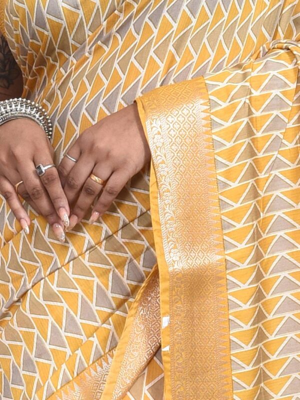 Yellow Chequered Linen Silk Saree - Image 3