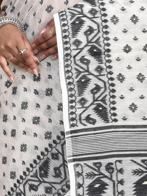 White Cotton Dhakai Jamdani Saree - Image 3