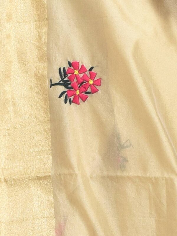 Golden Floral Hand Embroidered Chanderi Saree - Image 5