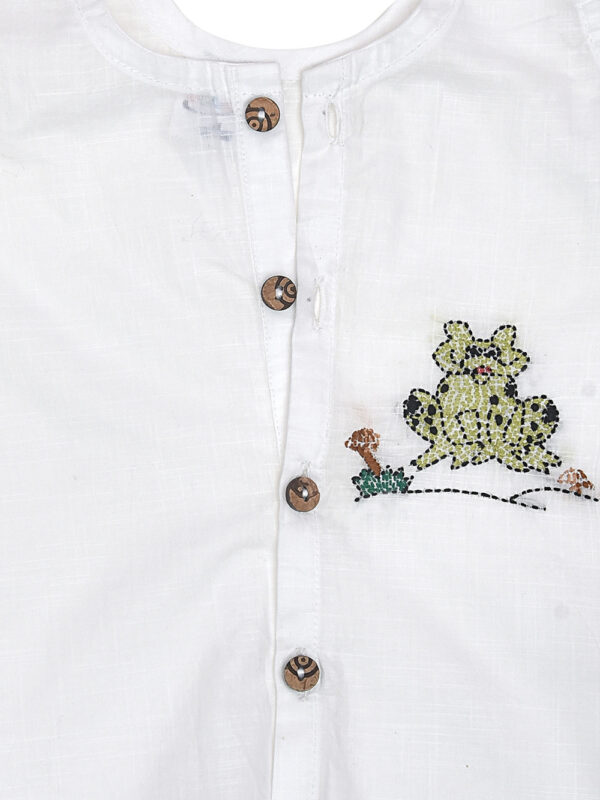 White Hand Embroidered Frog Design Front Open Cotton Jabla - Image 3