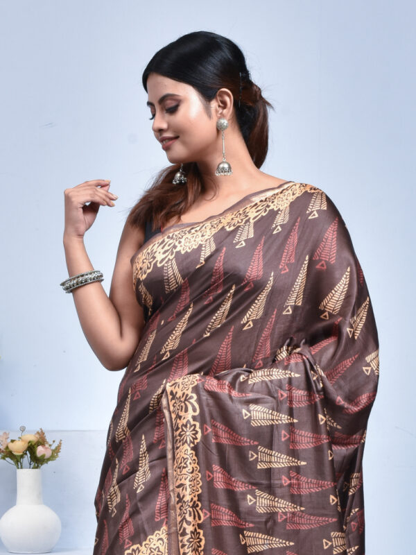Brown Pine Design Block Printed Maheshwari Semi Silk Saree - Image 4