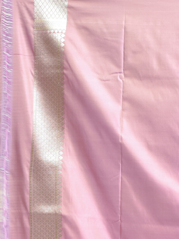 Lilac Zig Zag Design Banaras Katan Satin Silk Saree - Image 7