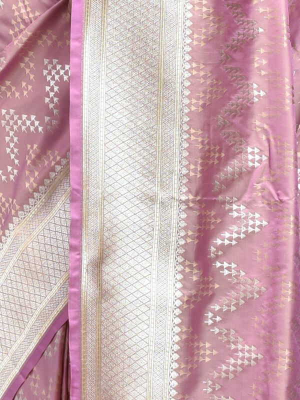 Lilac Zig Zag Design Banaras Katan Satin Silk Saree - Image 6