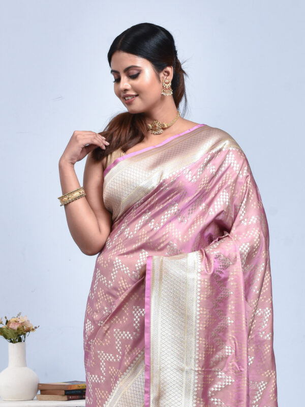 Lilac Zig Zag Design Banaras Katan Satin Silk Saree - Image 5