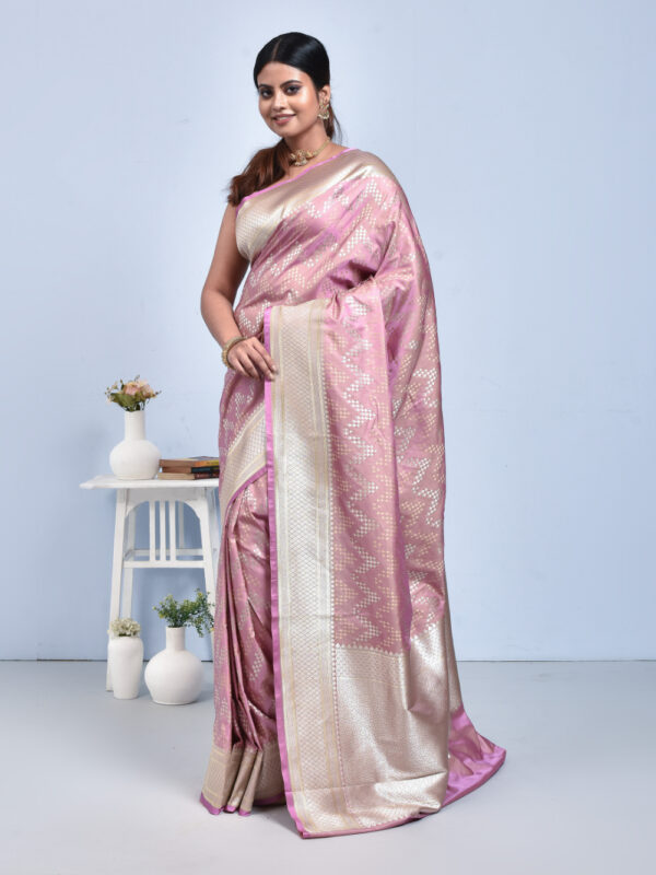 Lilac Zig Zag Design Banaras Katan Satin Silk Saree - Image 4