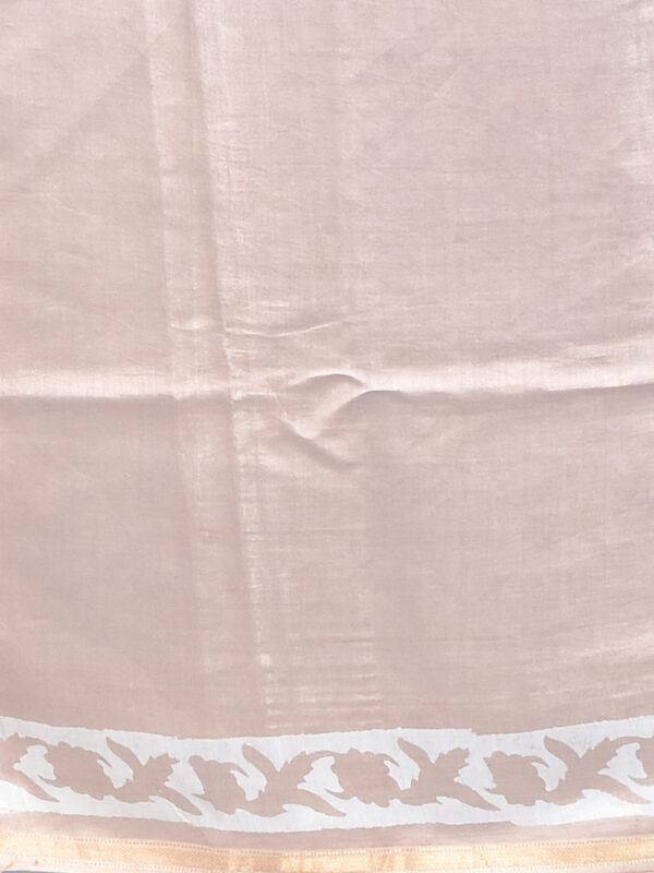 Cream Kolki Design Block Printed Maheshwari Semi Silk Saree - Image 7
