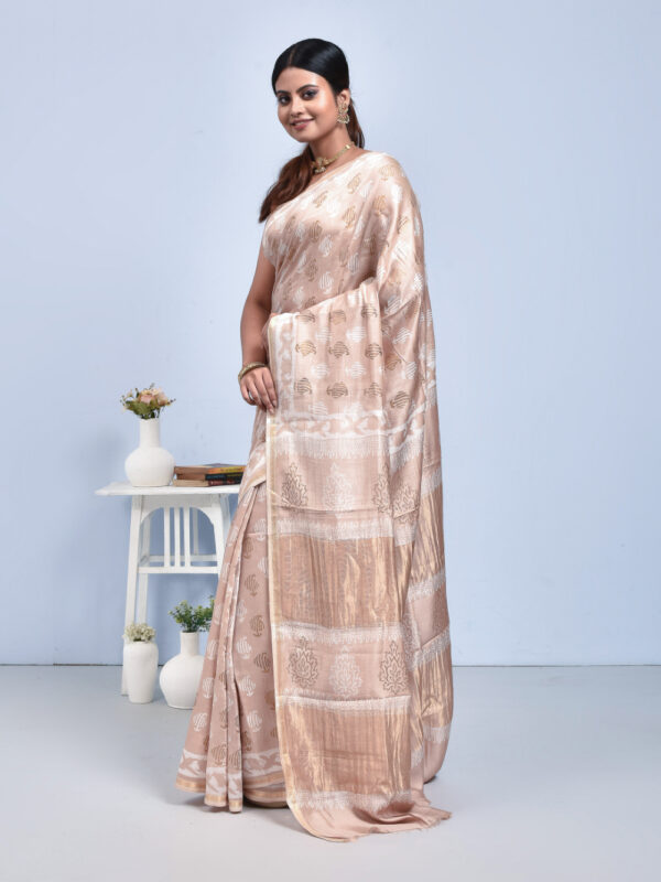 Cream Kolki Design Block Printed Maheshwari Semi Silk Saree - Image 3