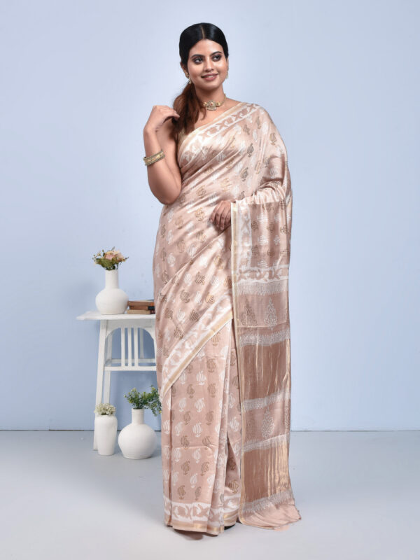 Cream Kolki Design Block Printed Maheshwari Semi Silk Saree - Image 4