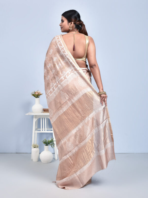 Cream Kolki Design Block Printed Maheshwari Semi Silk Saree - Image 2