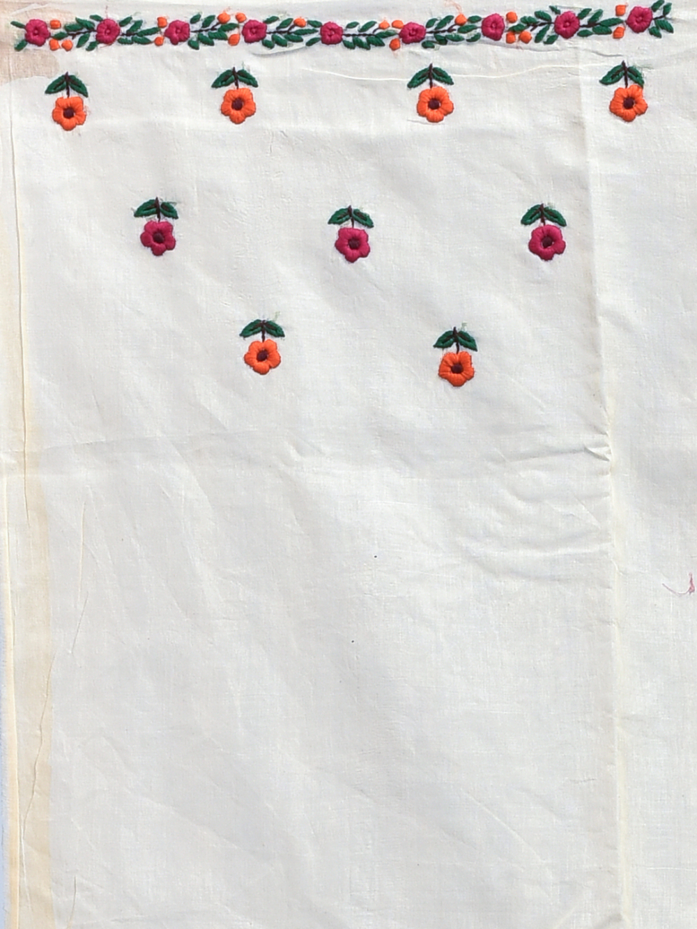 Beige Semi Ghicha Floral Hand Embroidered Saree - Image 7