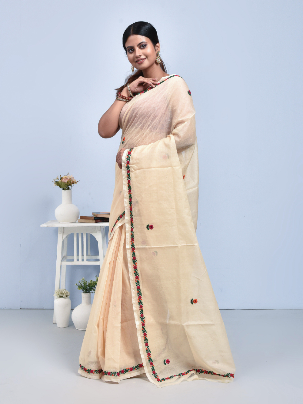 Beige Semi Ghicha Floral Hand Embroidered Saree - Image 4