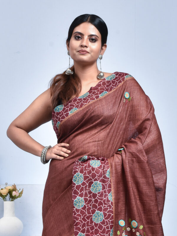 Maroon Floral Printed Semi Silk Saree - Image 5