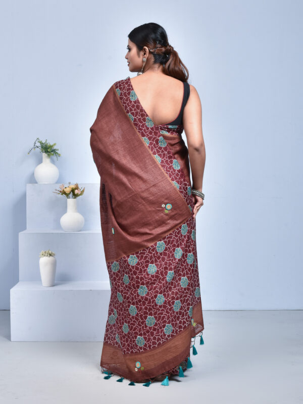 Maroon Floral Printed Semi Silk Saree - Image 2