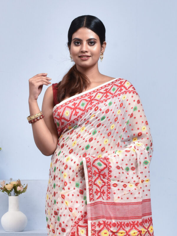 Red White Dhakai Muslin Saree - Image 5