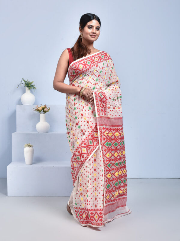 Red White Dhakai Muslin Saree - Image 3