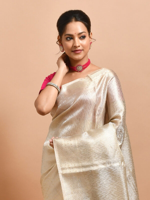 Silver Geometric Design Banaras Tissue Silk Saree - Image 5