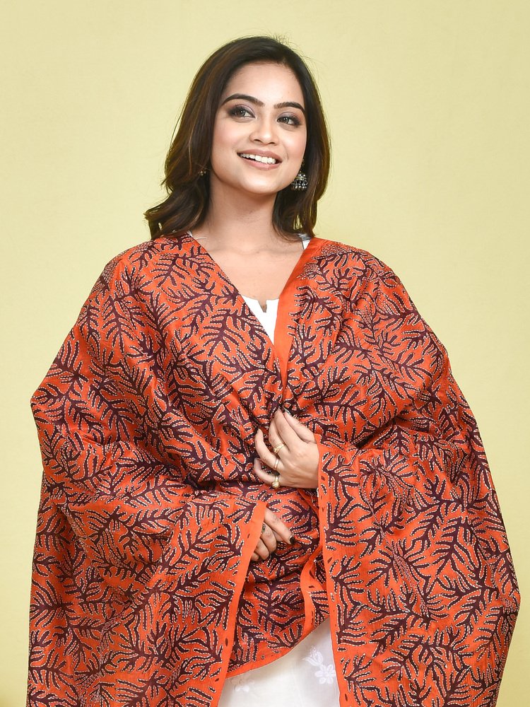 Crimson Red Kantha Hand Embroidered Pure Silk Dupatta with Blooming Floral Design - Image 4